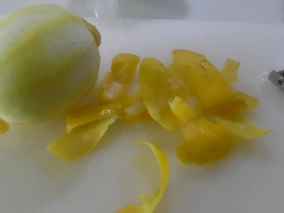 Zanderfilet-Röllchen gefüllt, Zitronen-Sahne-Soße und Julienne-Kartoffeln - Rezept - Bild Nr. 5214