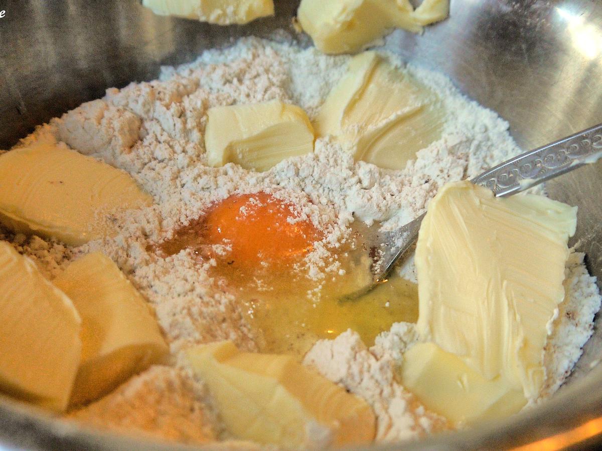 Rosenkohltarte mit karamellisierten Möhrchen - einfach - 428 kcal/100g