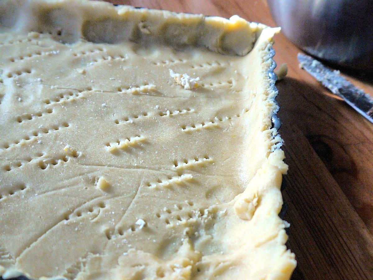 Rosenkohltarte mit karamellisierten Möhrchen - einfach - 428 kcal/100g