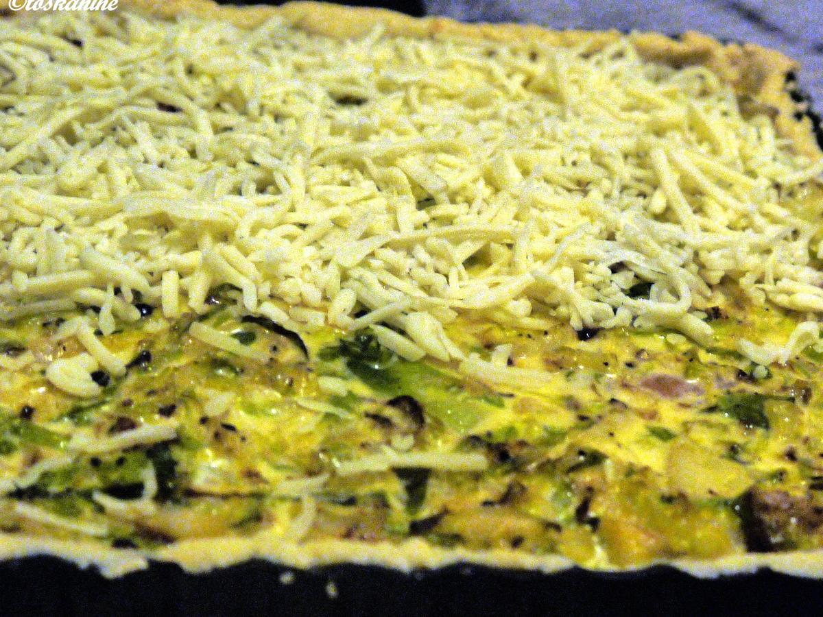 Rosenkohltarte mit karamellisierten Möhrchen - einfach - 428 kcal/100g
