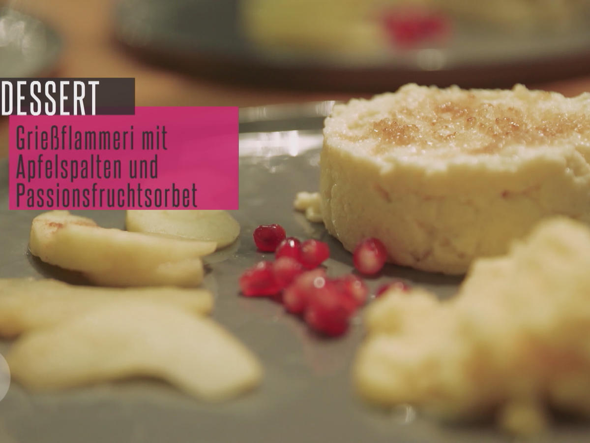 Grießflammeri mit gedünsteten Apfelspalten und Passionsfrucht-Sorbet - Rezept - Bild Nr. 2