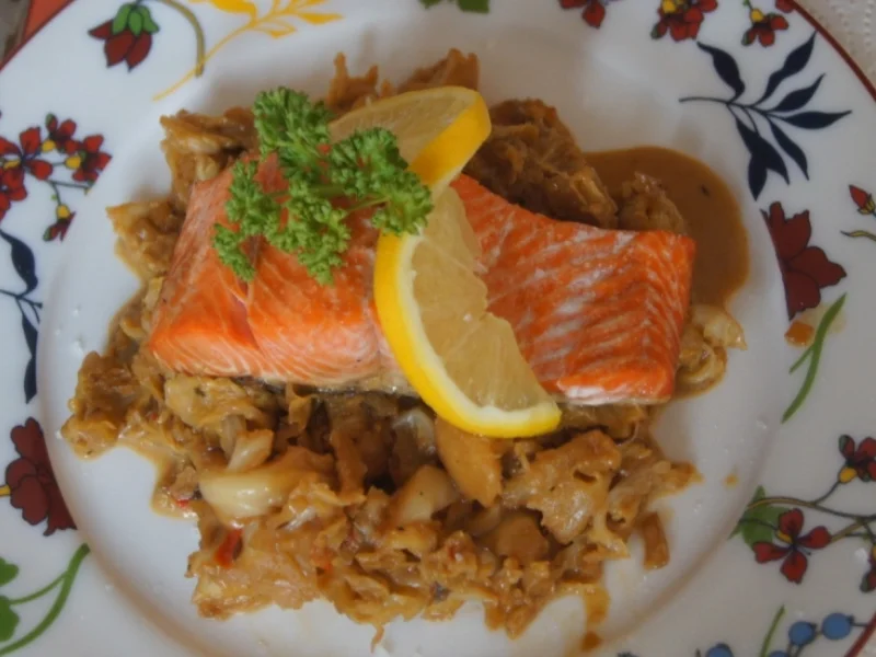 Wildlachsfilet auf herzhaften Wirsingbett - Rezept - Bild Nr. 5220