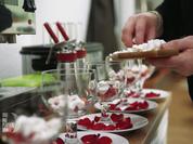 Rosiges Eton-Mess mit Erdbeersorbet - Rezept - Bild Nr. 2