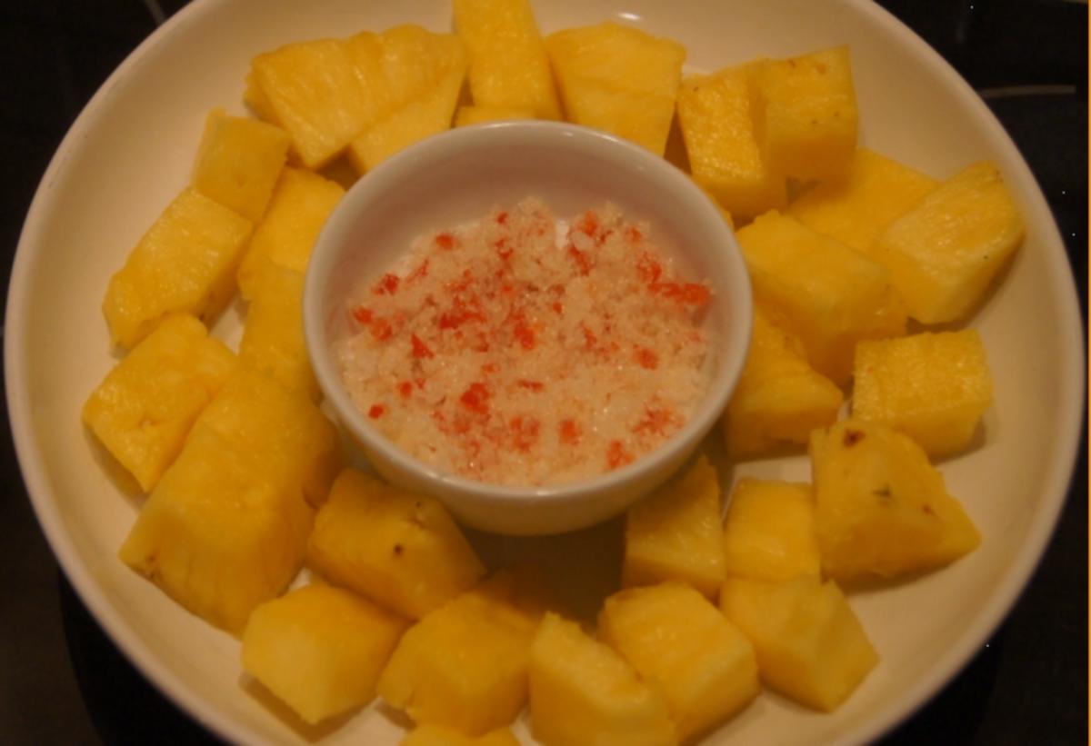 Ananas mit süß-sauren Dip - Rezept - Bild Nr. 2