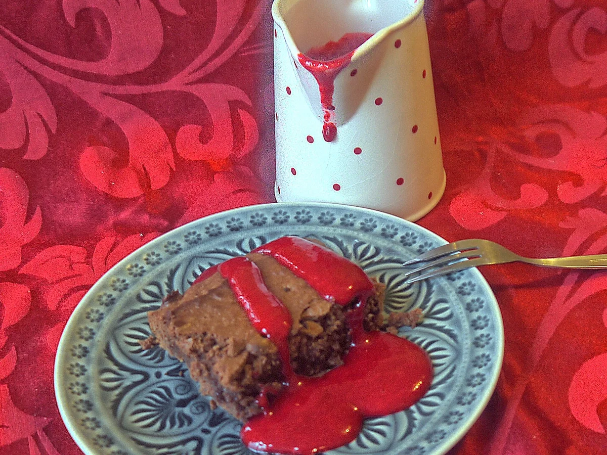 Beschwipste Brownies american style mit Himbeercoulis - Rezept - Bild Nr. 4