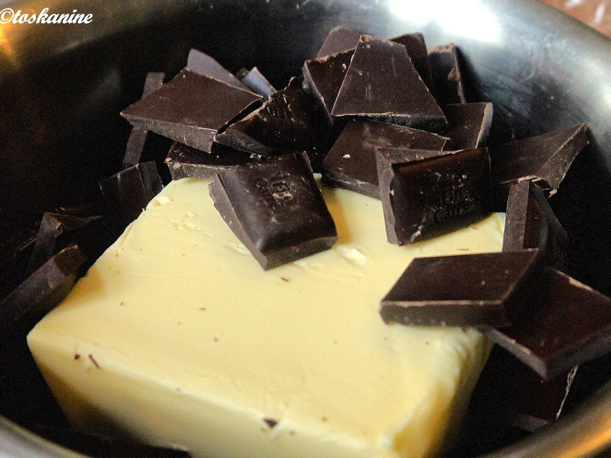 Beschwipste Brownies american style mit Himbeercoulis - Rezept - Bild Nr. 5