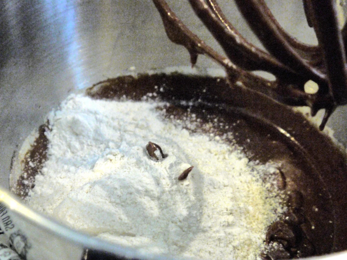 Beschwipste Brownies american style mit Himbeercoulis - Rezept - Bild Nr. 9