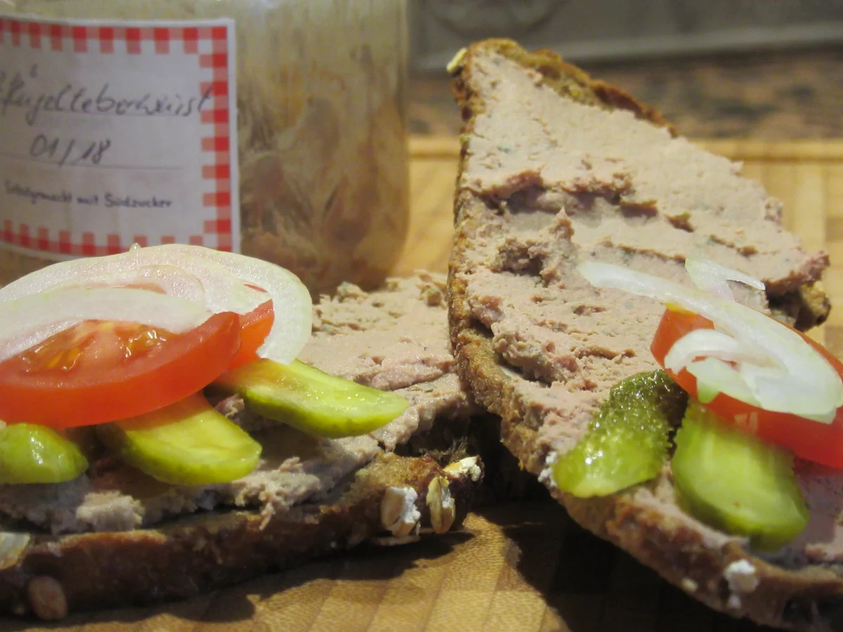 Wurst: Geflügelleberwurst mit Walnüssen - Rezept - Bild Nr. 5214