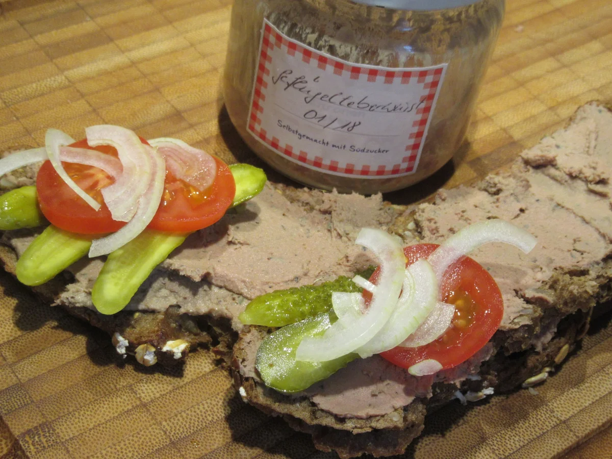 Wurst: Geflügelleberwurst mit Walnüssen - Rezept - Bild Nr. 5225