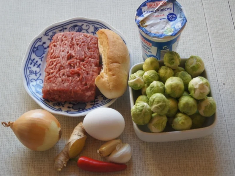 Rindfleischbuletten mit herzhaften Rosenkohl - Rezept - Bild Nr. 5214