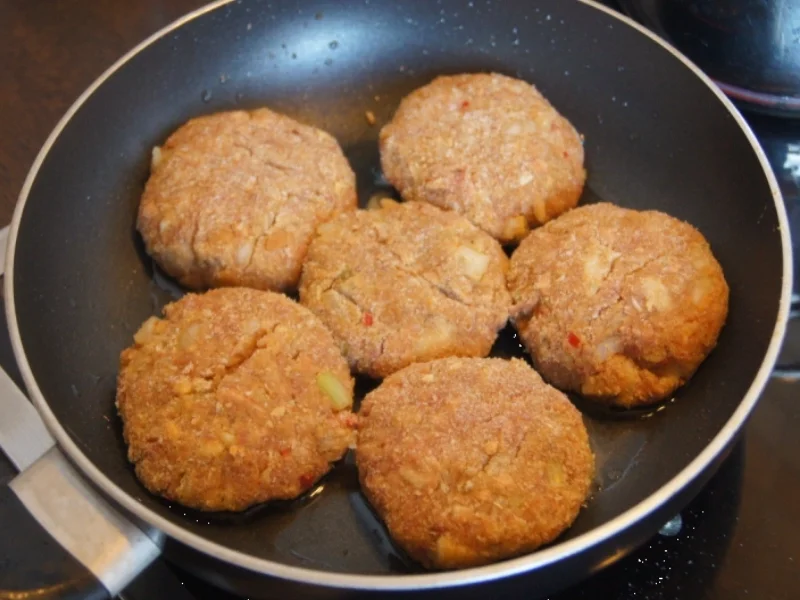 Rindfleischbuletten mit herzhaften Rosenkohl - Rezept - Bild Nr. 5217