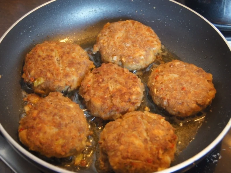 Rindfleischbuletten mit herzhaften Rosenkohl - Rezept - Bild Nr. 5219