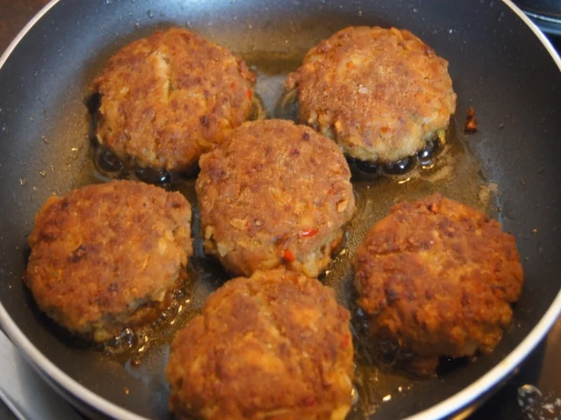 Rindfleischbuletten mit herzhaften Rosenkohl - Rezept - Bild Nr. 5220