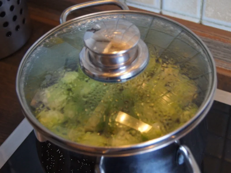 Rindfleischbuletten mit herzhaften Rosenkohl - Rezept - Bild Nr. 5222