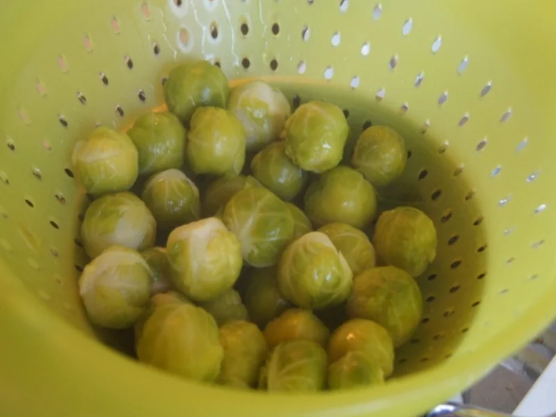 Rindfleischbuletten mit herzhaften Rosenkohl - Rezept - Bild Nr. 5223