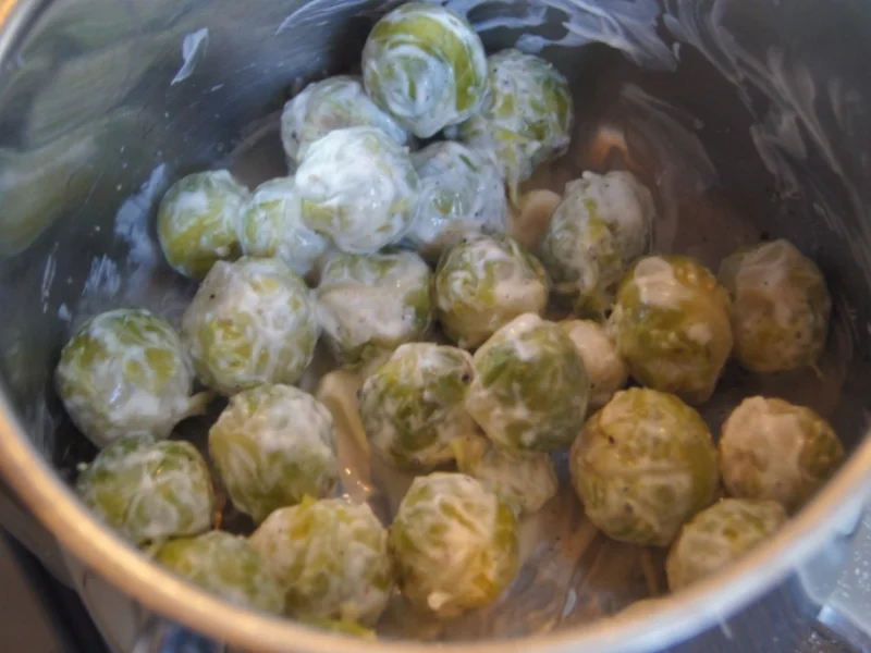 Rindfleischbuletten mit herzhaften Rosenkohl - Rezept - Bild Nr. 5226