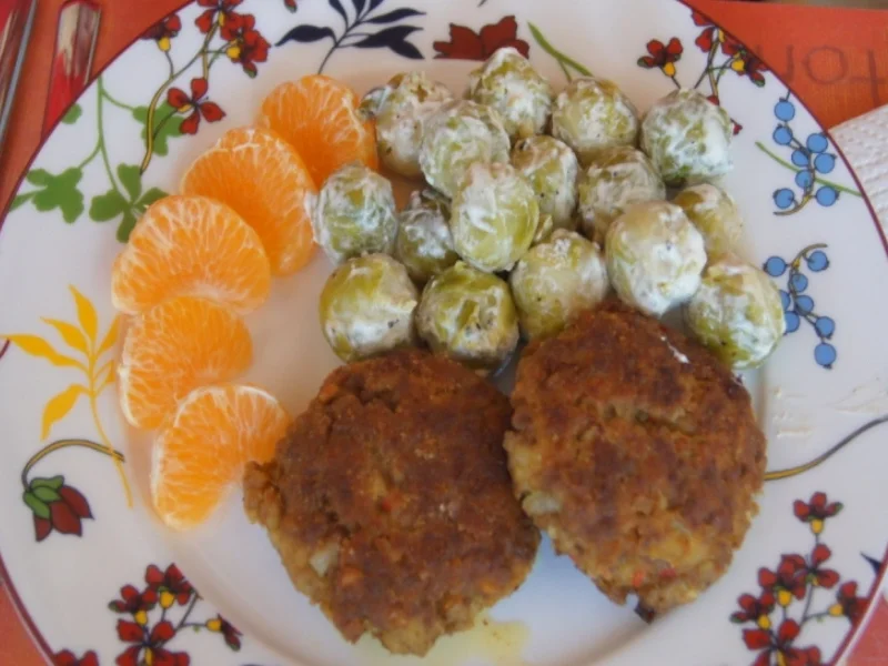 Rindfleischbuletten mit herzhaften Rosenkohl - Rezept - Bild Nr. 5228