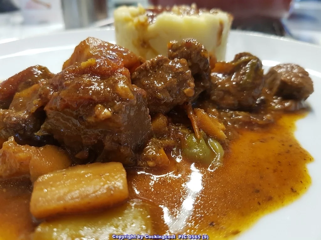 Rezept: Rindergulasch aus dem Kammstück à la Biggi Bild Nr. 9 Rindergulasch aus dem Kammstück à la Biggi - Rezept - Bild Nr. 9