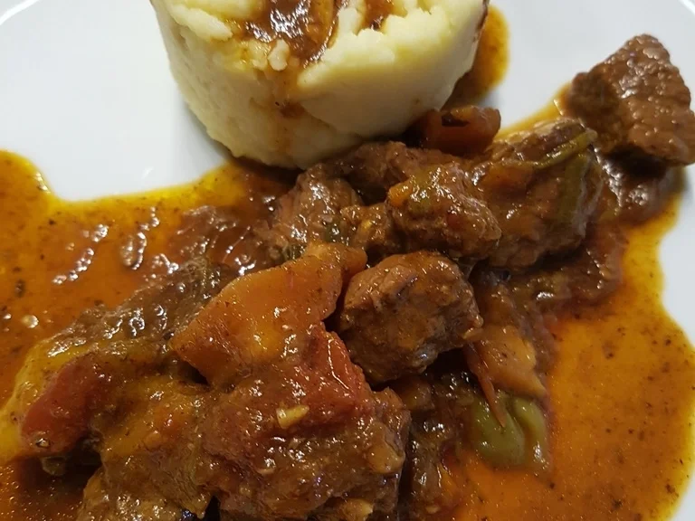 Rezept: Rindergulasch aus dem Kammstück à la Biggi Bild Nr. 10 Rindergulasch aus dem Kammstück à la Biggi - Rezept - Bild Nr. 10