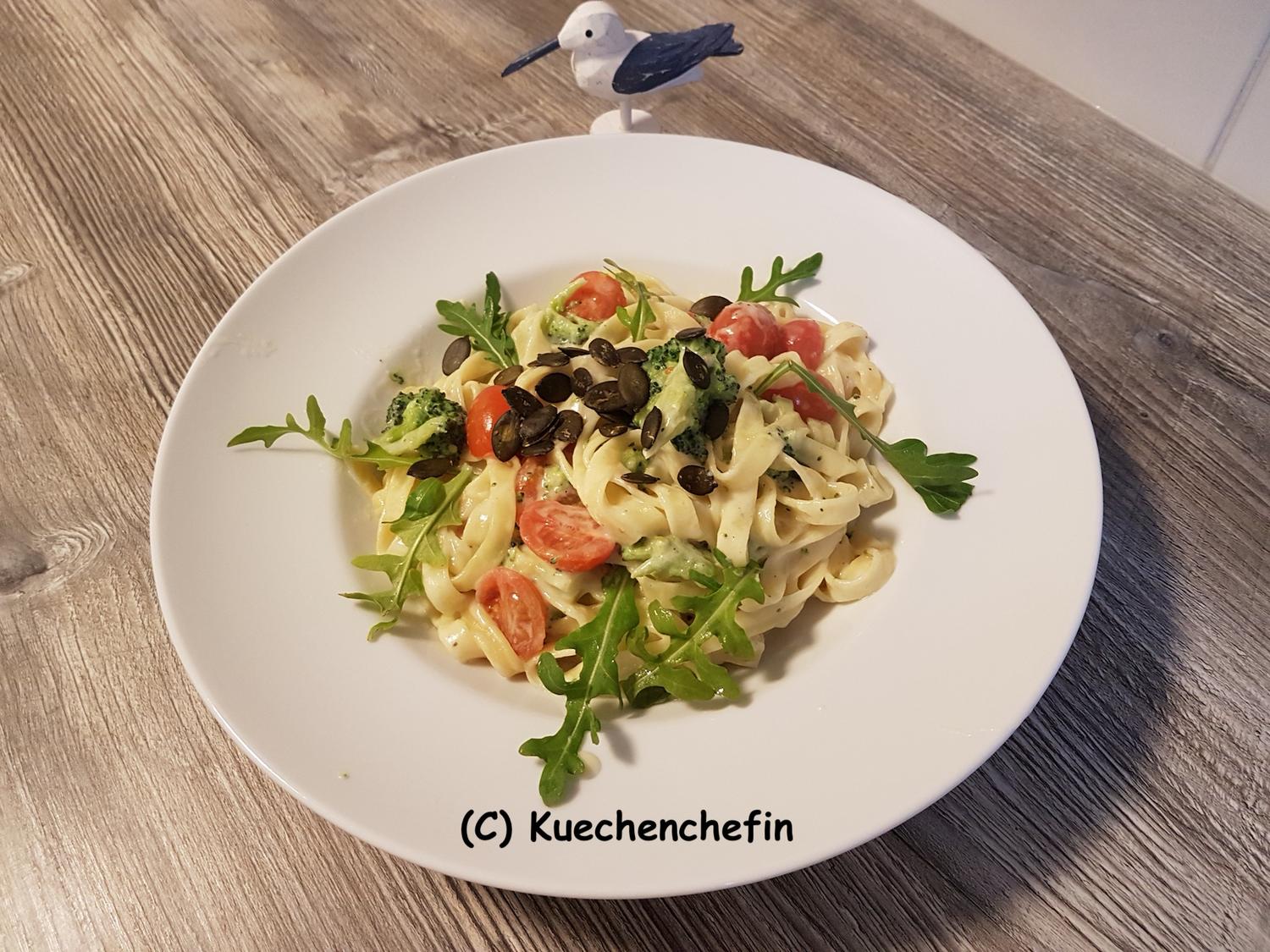 Pasta mit Brokkoli in Käsesauce - Rezept - kochbar.de