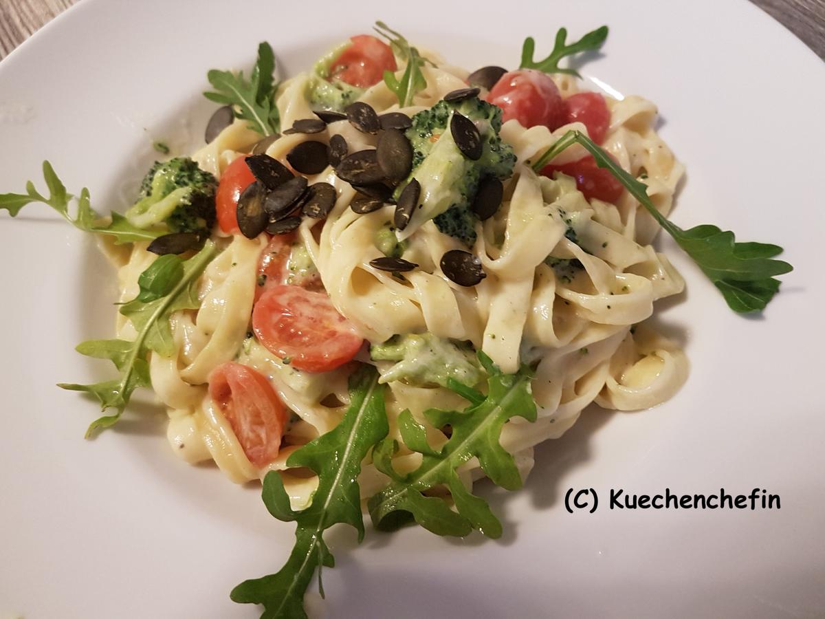 Pasta mit Brokkoli in Käsesauce - Rezept - kochbar.de