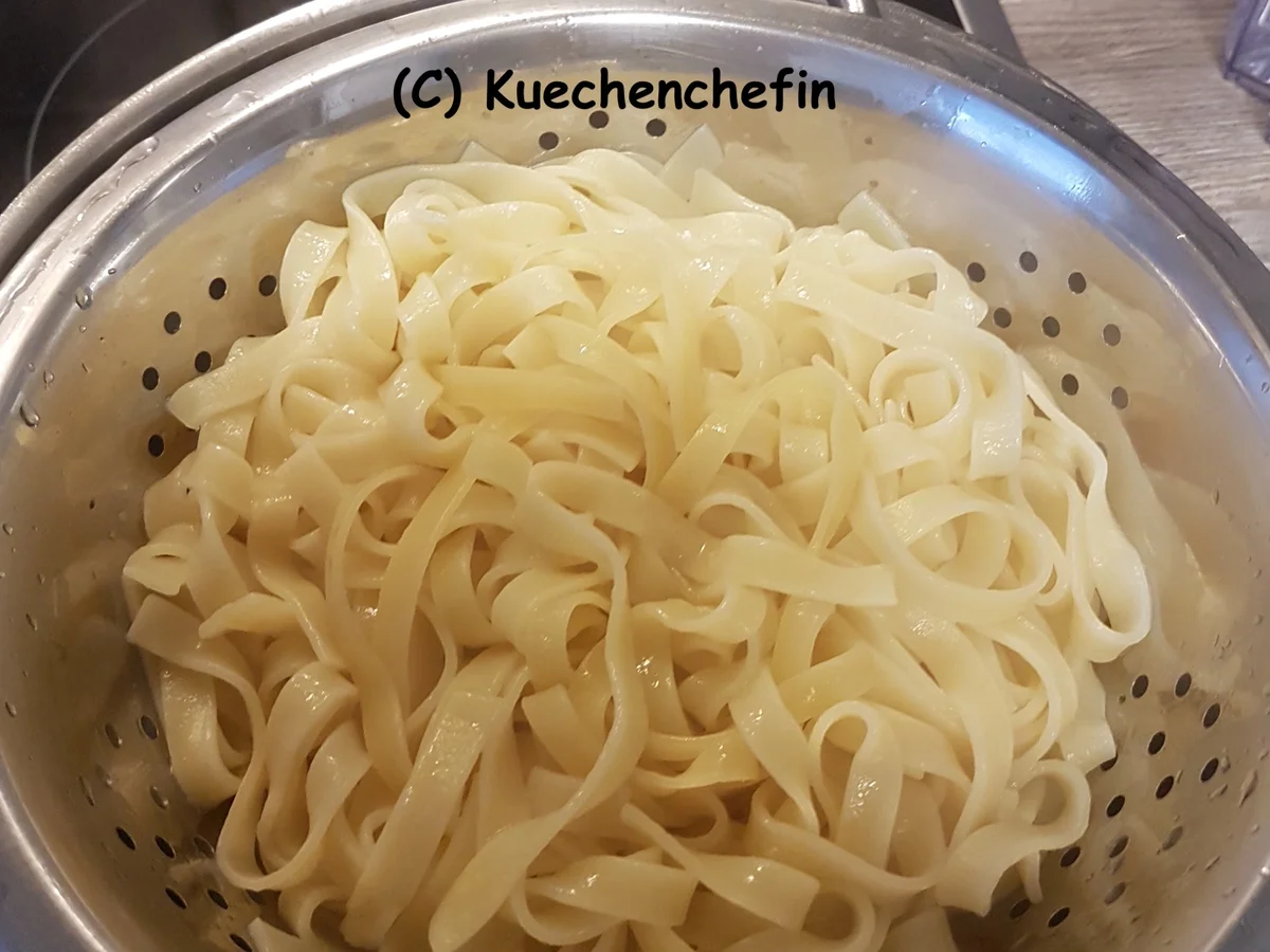 Pasta mit Brokkoli in Käsesauce - Rezept - Bild Nr. 5245