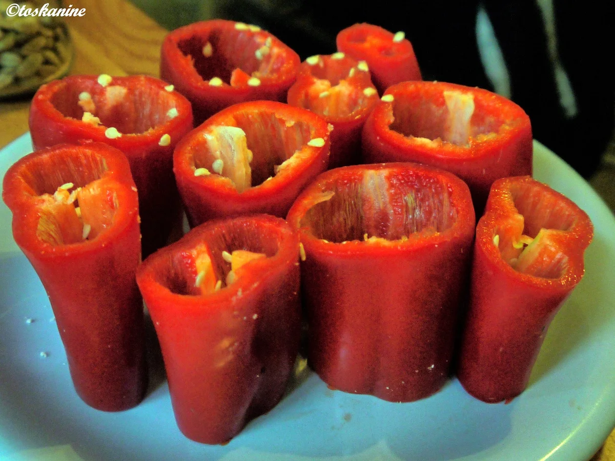 Gefüllte Spitzpaprikaröllchen mit scharfer Sauce - Rezept - Bild Nr. 5232