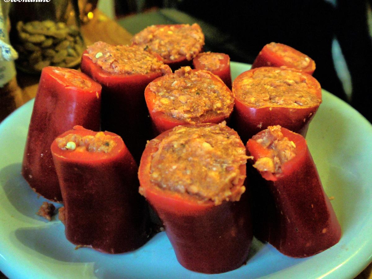Gefüllte Spitzpaprikaröllchen mit scharfer Sauce - einfach - 274 kcal/100g