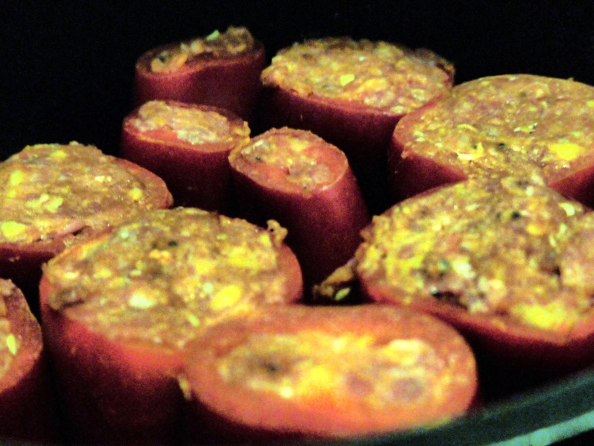 Gefüllte Spitzpaprikaröllchen mit scharfer Sauce - einfach - 274 kcal/100g