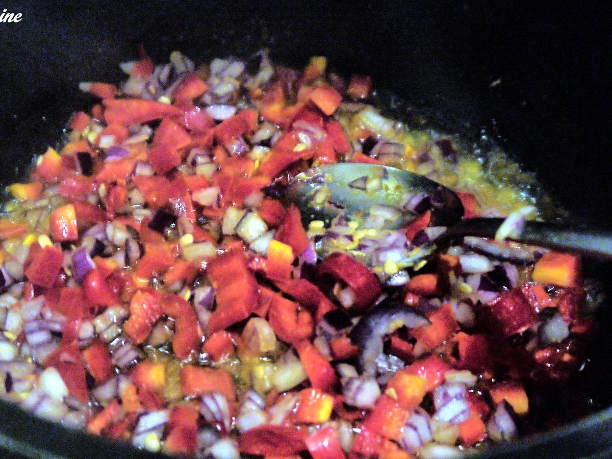 Gefüllte Spitzpaprikaröllchen mit scharfer Sauce - einfach - 274 kcal/100g