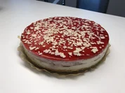 White Choc Strawberry Cake - Rezept - Bild Nr. 2