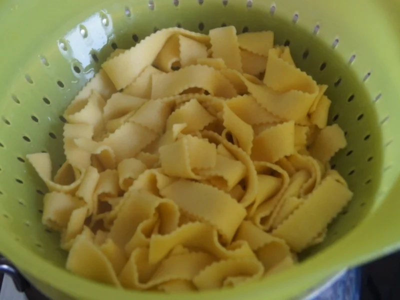 Rindfleisch mit Gemüse und Bandnudeln im Wok - Rezept - Bild Nr. 5235