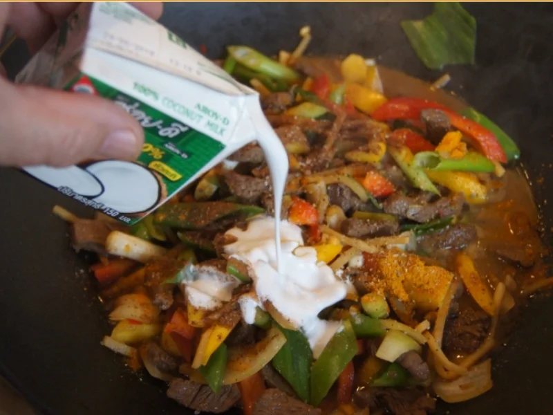 Rindfleisch mit Gemüse und Bandnudeln im Wok - Rezept - Bild Nr. 5243