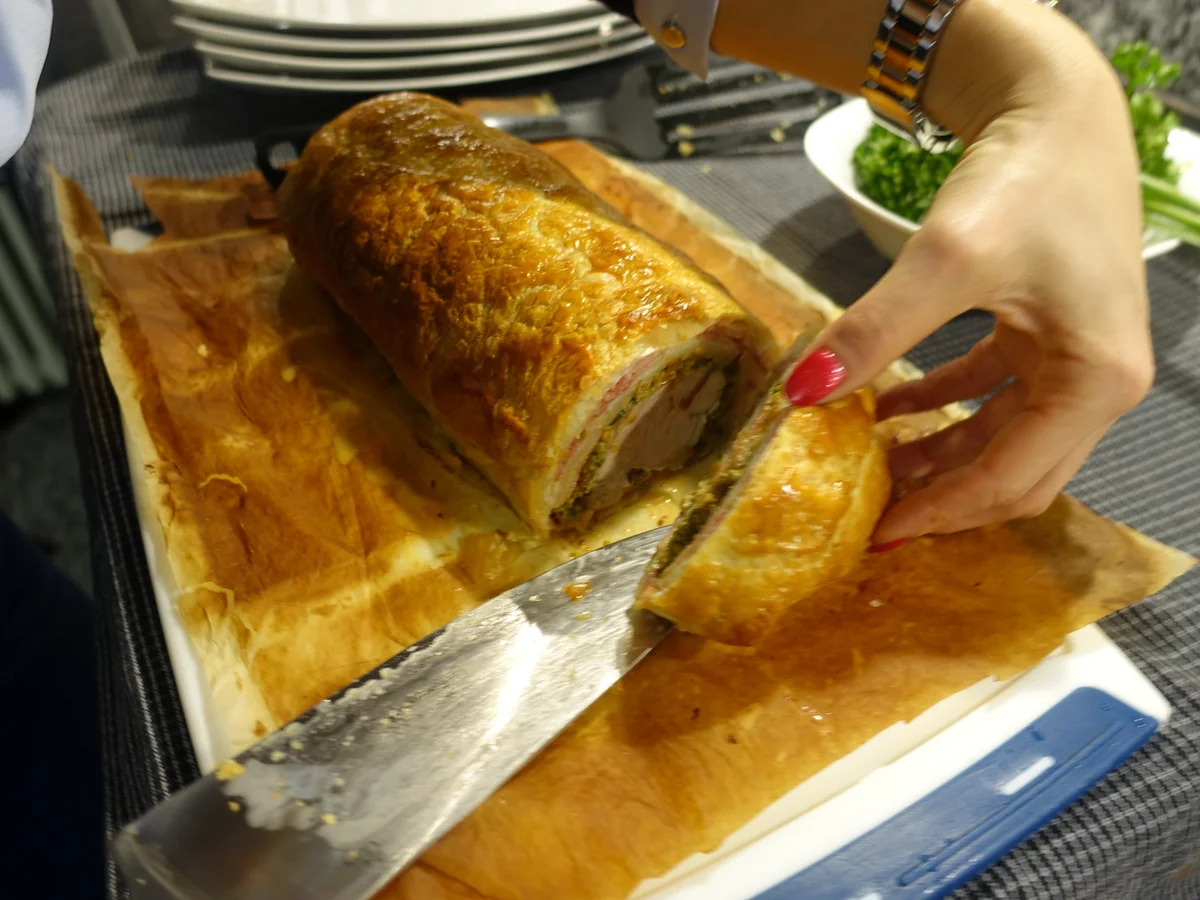 Schweinefilet im Teig mit Philadelphia und Pistazien mit glasierten Karotten - Rezept - Bild Nr. 5241