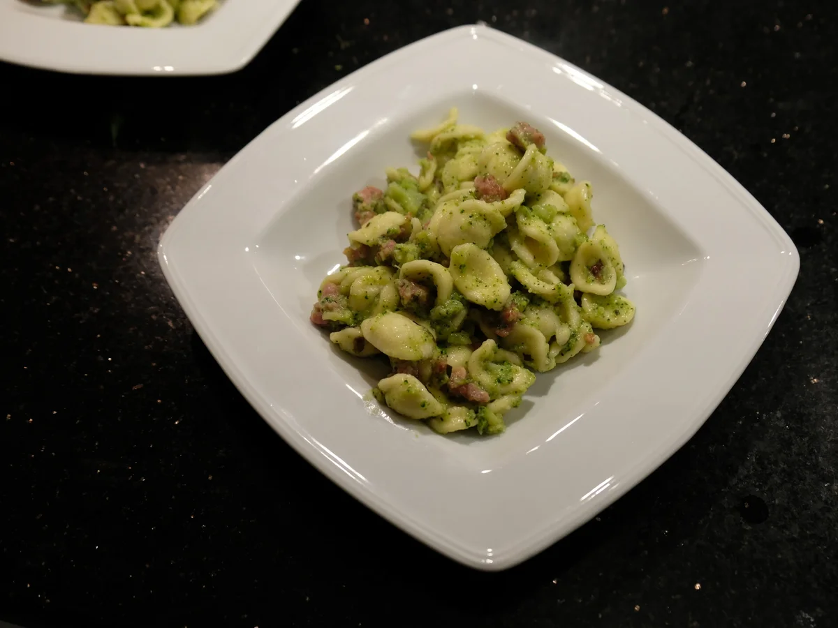 Rezept: Orecchiette broccoli e salsiccia Bild Nr. 2 Orecchiette broccoli e salsiccia - Rezept - Bild Nr. 2