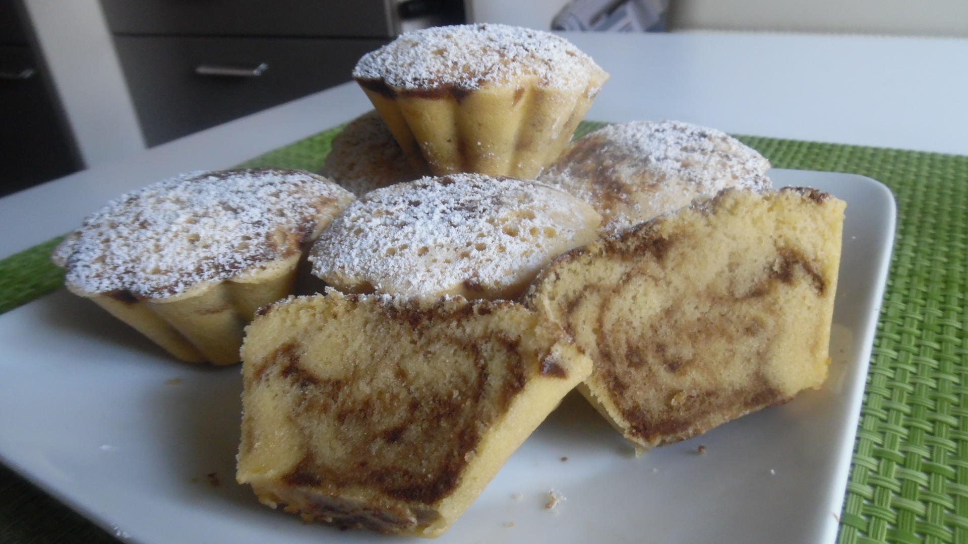 Bilder für Sponge-Cup-Cakes mit Espresso - Rezept
