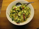 Pikanter Gurkensalat: - Rezept