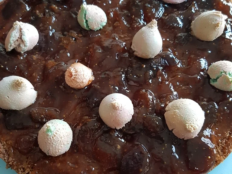 Vanille Buttercremetorte mit Feigenmus, Baiser und Karamelsosse - Rezept - Bild Nr. 5251