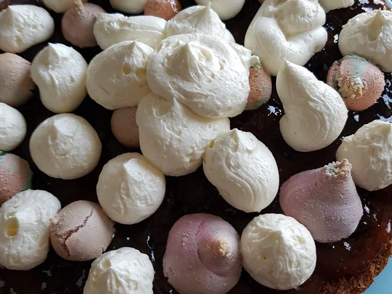 Vanille Buttercremetorte mit Feigenmus, Baiser und Karamelsosse - Rezept - Bild Nr. 5257