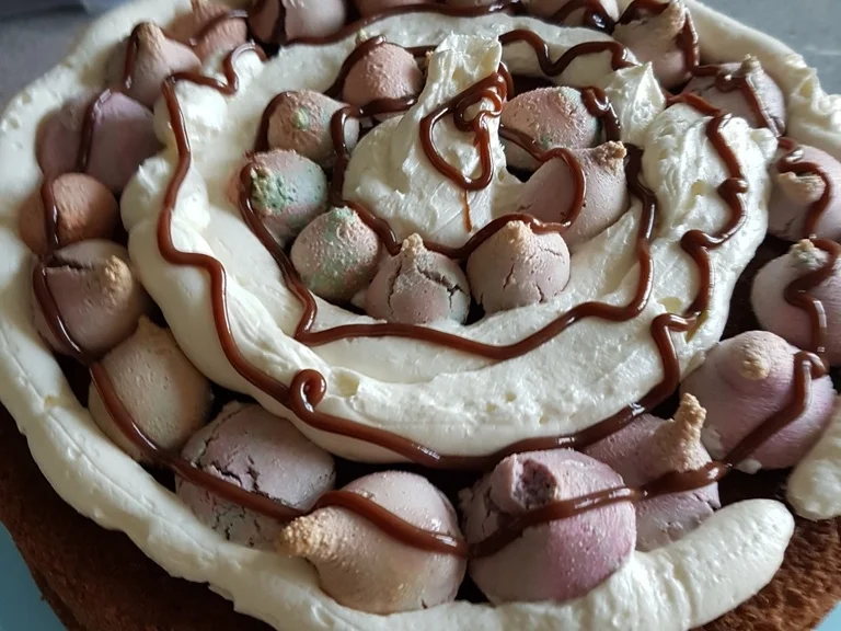 Vanille Buttercremetorte mit Feigenmus, Baiser und Karamelsosse - Rezept - Bild Nr. 5261