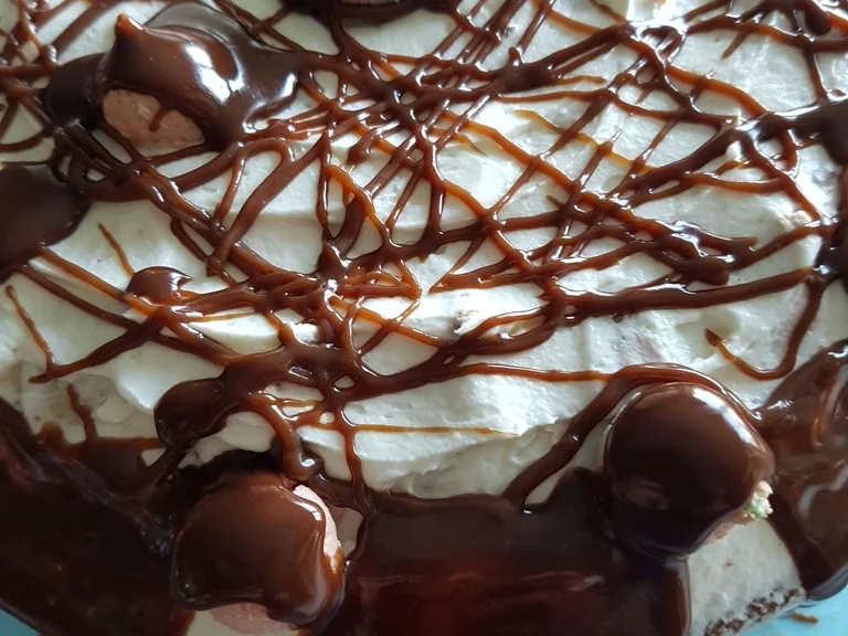 Vanille Buttercremetorte mit Feigenmus, Baiser und Karamelsosse - Rezept - Bild Nr. 5265