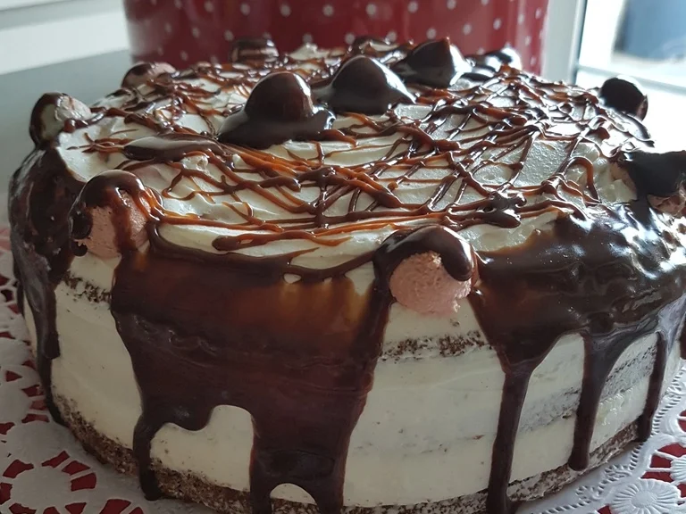 Vanille Buttercremetorte mit Feigenmus, Baiser und Karamelsosse - Rezept - Bild Nr. 5267