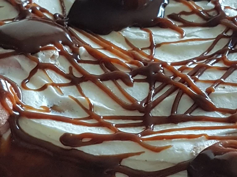 Vanille Buttercremetorte mit Feigenmus, Baiser und Karamelsosse - Rezept - Bild Nr. 5268