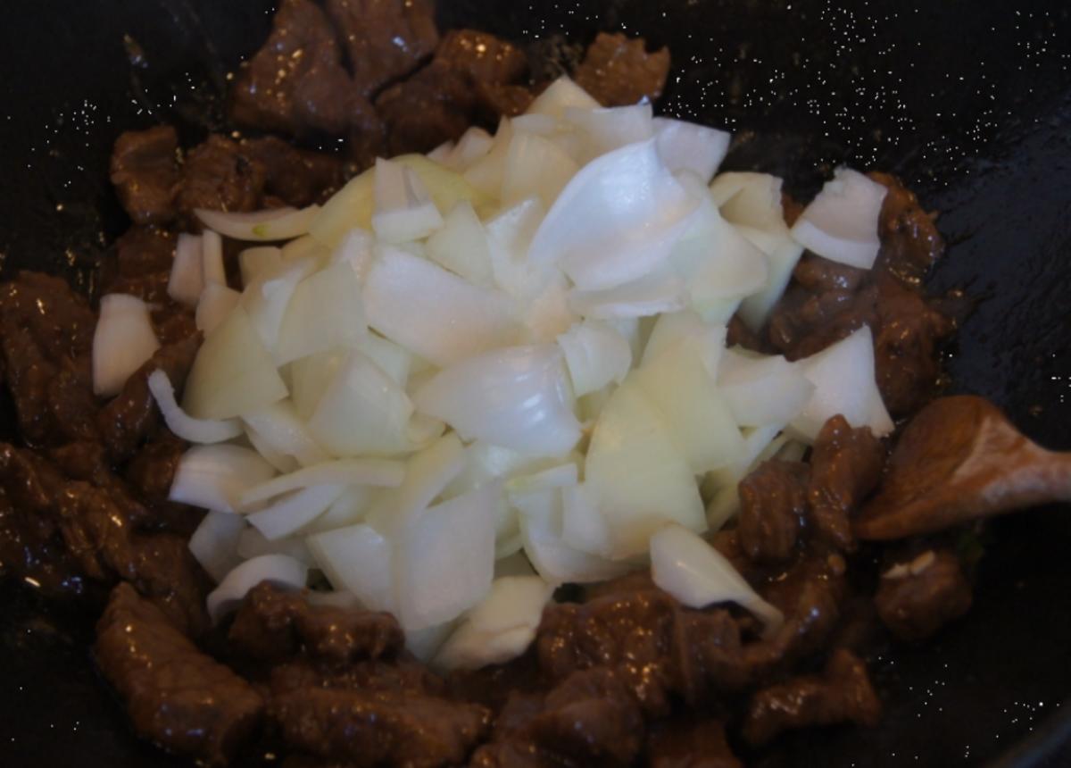 Gebratenes Rindfleisch mit Gemüse, Austernsauce und Jasmin-Reis - Rezept - Bild Nr. 5256