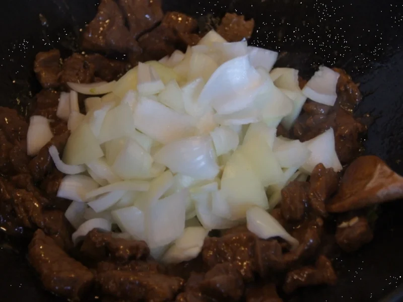 Gebratenes Rindfleisch mit Gemüse, Austernsauce und Jasmin-Reis - Rezept - Bild Nr. 5256