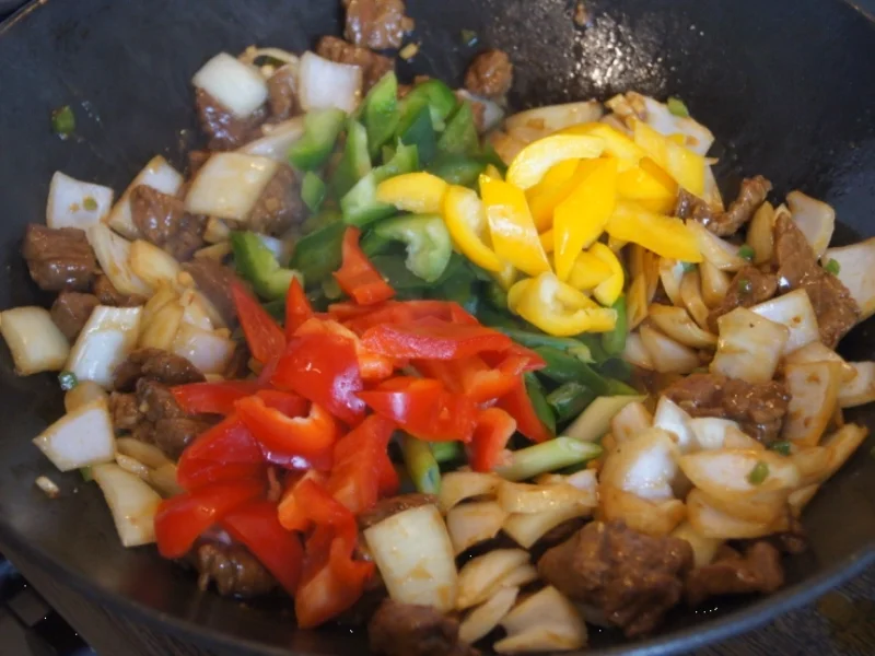 Gebratenes Rindfleisch mit Gemüse, Austernsauce und Jasmin-Reis - Rezept - Bild Nr. 5257