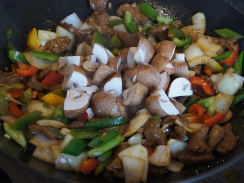 Gebratenes Rindfleisch mit Gemüse, Austernsauce und Jasmin-Reis - Rezept - Bild Nr. 5258