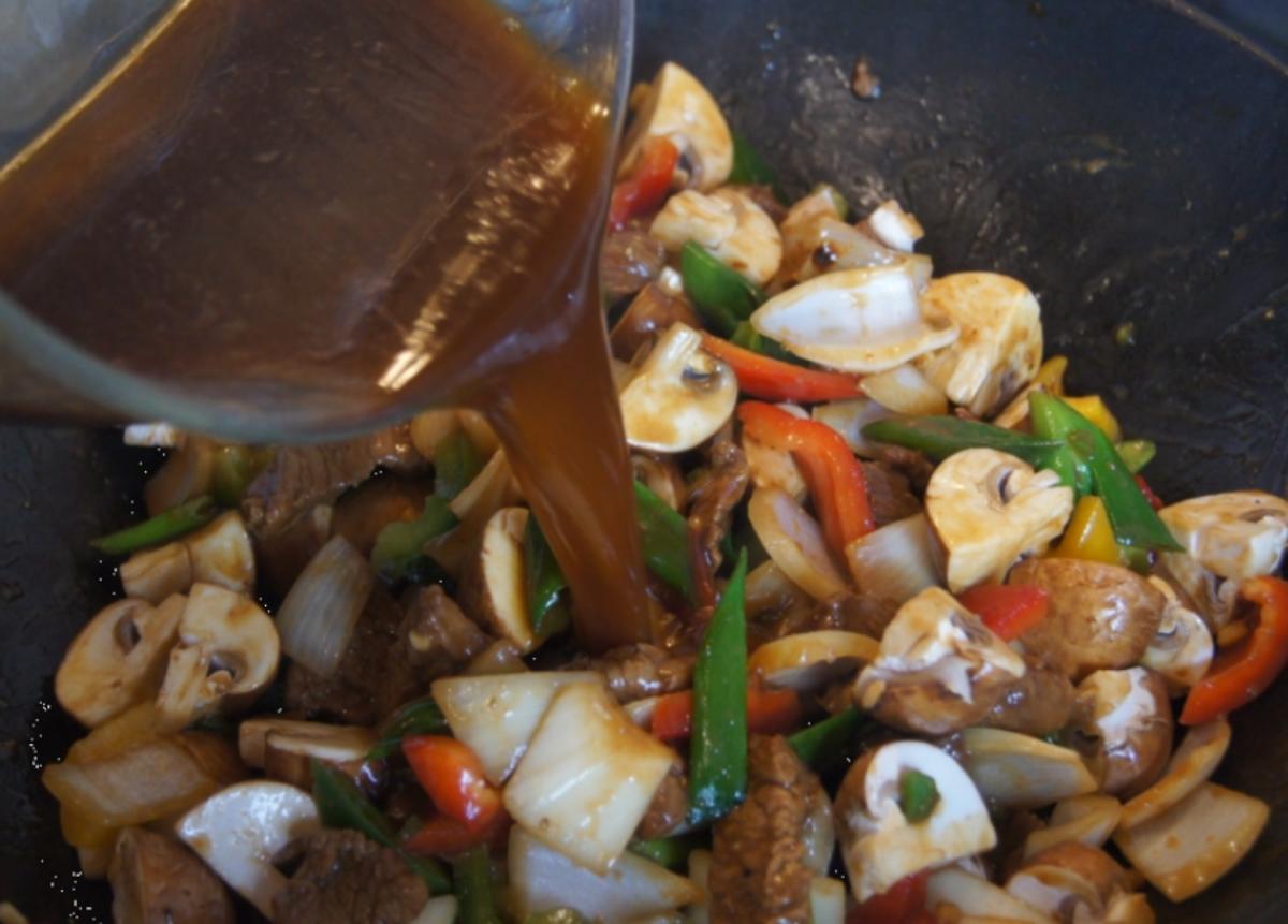 Gebratenes Rindfleisch mit Gemüse, Austernsauce und Jasmin-Reis - Rezept - Bild Nr. 5259