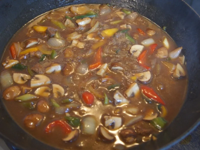 Gebratenes Rindfleisch mit Gemüse, Austernsauce und Jasmin-Reis - Rezept - Bild Nr. 5263