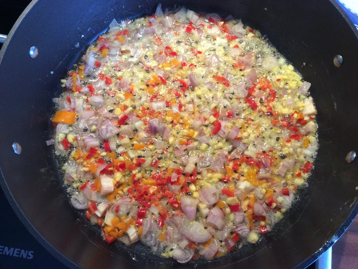 Rezept: Reispfanne, leicht scharf, anglo-indisch, inspiriert vom Rezept Kedgeree Bild Nr. 5262 Reispfanne, leicht scharf, anglo-indisch, inspiriert vom Rezept Kedgeree - Rezept - Bild Nr. 5262